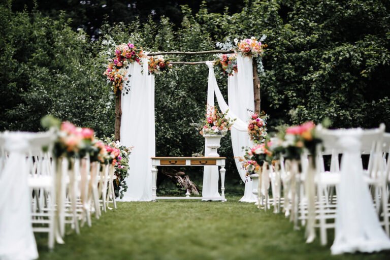 Qué servicios ofrece un wedding planner en Medellín para tu boda 21 boda al aire libre con decoracion elegante