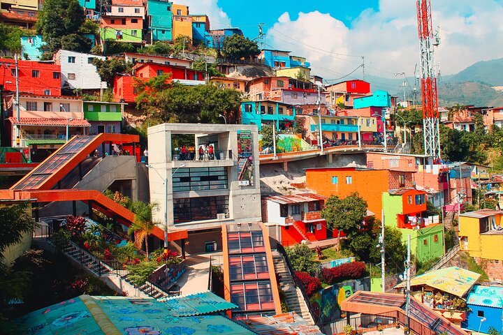 Qué opciones de casas hay en San Antonio de Pereira 14 casas coloridas en san antonio de pereira