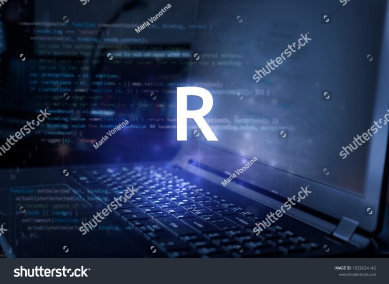 Cómo realizar un análisis estadístico efectivo con R 17 computadora con codigo r en pantalla