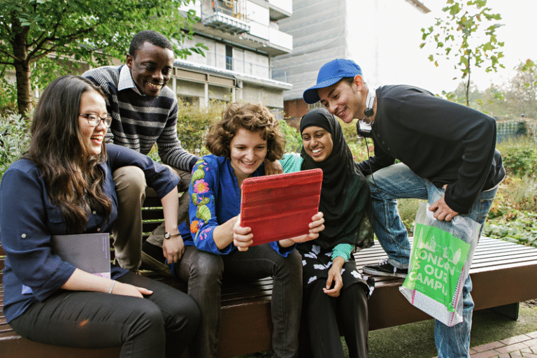 Cuáles son algunos ejemplos de preguntas de tesis efectivas
