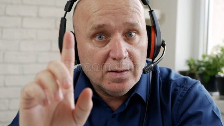 Cómo encontrar trabajo de webcam desde casa para hombres 22 hombre trabajando en una webcam desde casa