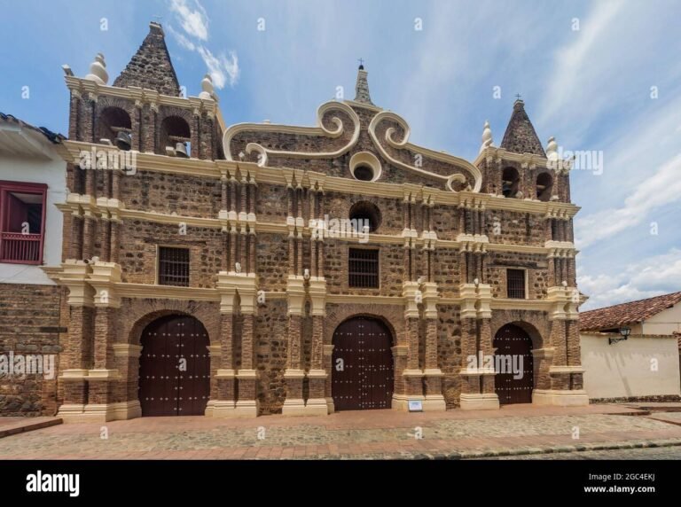 Cuáles son las características de la Iglesia Santa Bárbara en Santa Fe de Antioquia 4 Cuáles son las características de la Iglesia Santa Bárbara en Santa Fe de Antioquia