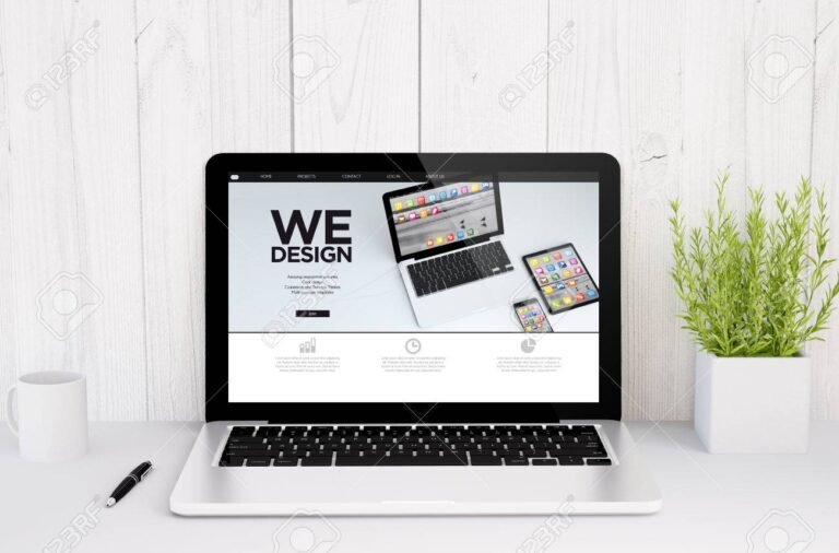 Cuáles son los mejores sitios para crear páginas web fácilmente 2 laptop con diseno web en pantalla
