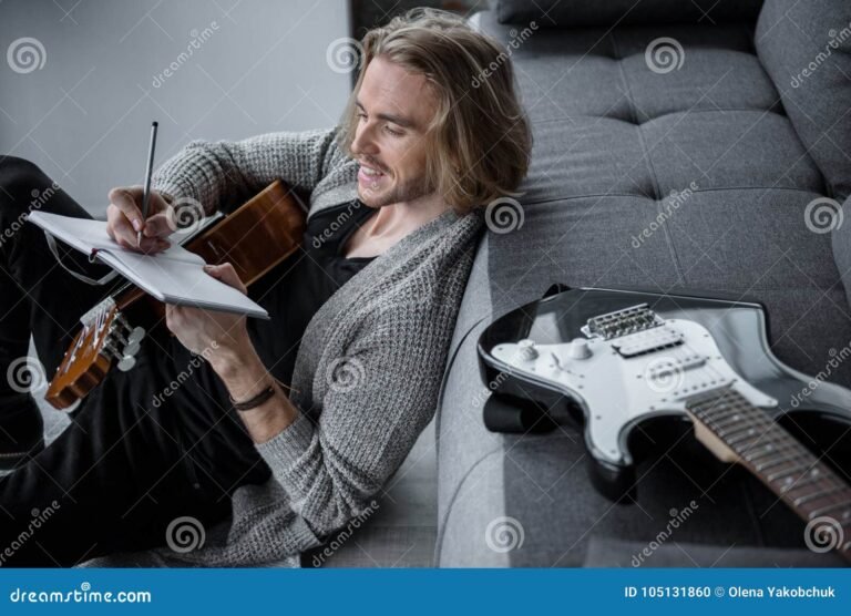 Cómo puedo encontrar pistas efectivas para componer canciones