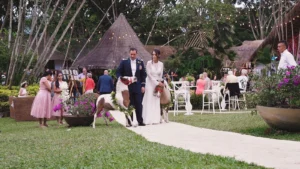 pareja feliz con wedding planner en medellin