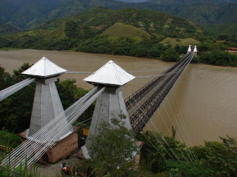 Qué actividades y lugares visitar en un tour por Santa Fe de Antioquia 22 puente de occidente en santa fe de antioquia