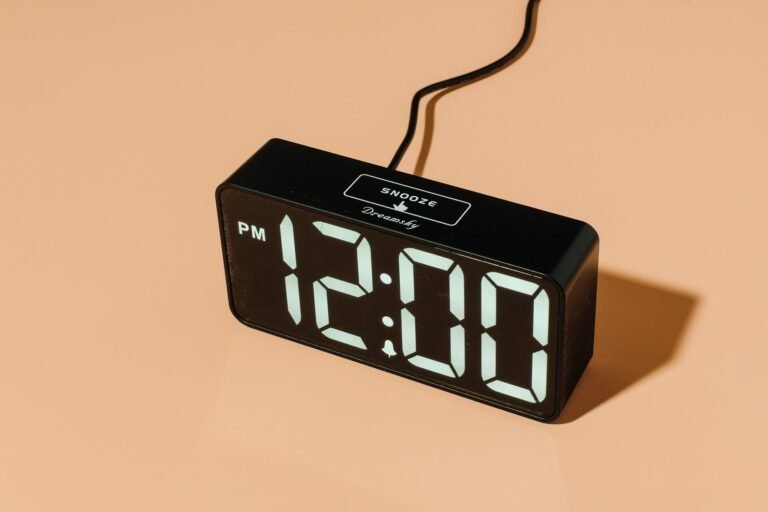 Qué características debe tener un buen reloj digital de mesa 11 reloj digital de mesa moderno y elegante