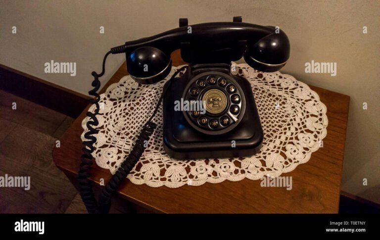 Qué opciones de teléfono fijo ofrece Movistar en Bogotá 7 telefono fijo antiguo sobre una mesa