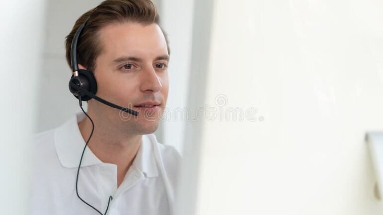 Cómo contactar al servicio al cliente de Ultra Air en Colombia 18 telefono y auriculares de servicio al cliente